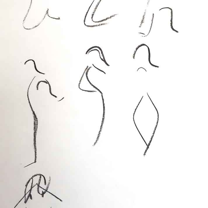 Dessin au fusain fait dans un atelier d'après un modèle vivant, poses courtes